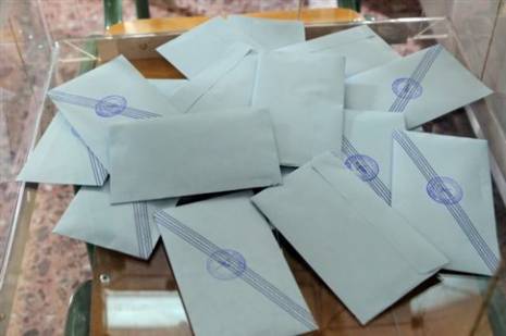 Λαγκαδάς: «Μετακόμισαν» τελευταία στιγμή εκλογικό κέντρο γιατί έπεφταν σοβάδες