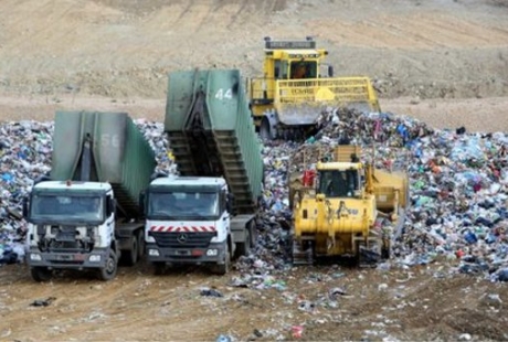 Σκουπίδια: Εκεί που μας χρωστάγανε μας πήραν και το βόδι